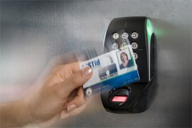 Visuel utilisation lecteur avec identification multi-facteurs